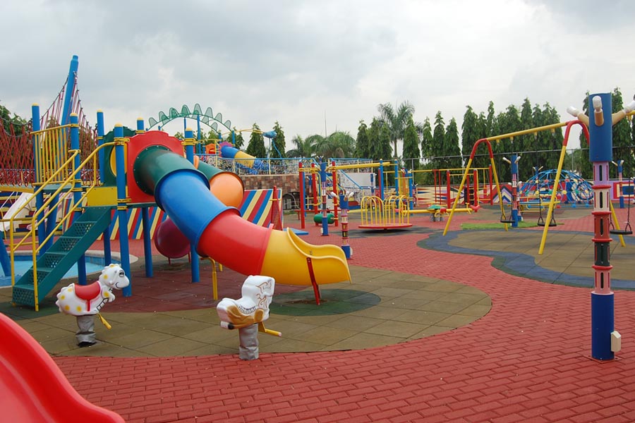 Centennial-Garden-Indoor-and-outdoor-playground-1